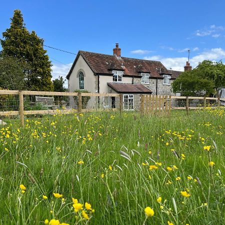 Charming Modernized Country Cottage Near Mere, Wiltshire Mere  Kültér fotó